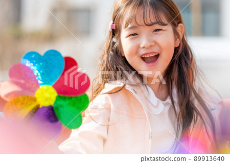 兒童 女孩 生活方式 遊樂園 笑 89913640