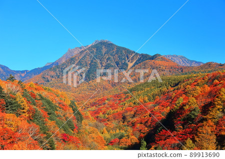 [Yamanashi Prefecture] Yatsugatake in autumn colors 89913690