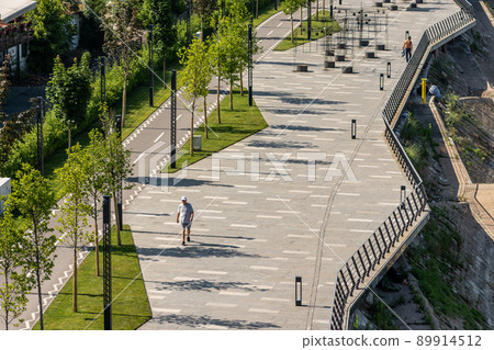 Pedestrian promenade of the Belgrade Waterfront in Belgrade, Serbia 89914512