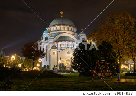 Night view of the Saint Sava church on the Vracar hill in Belgrade, Serbia 89914938