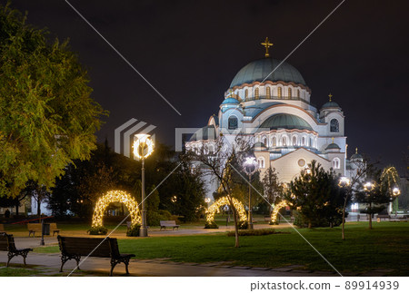 Night view of the Saint Sava church on the Vracar hill in Belgrade, Serbia 89914939