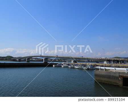 連接田部町和平尾町的“南鎖大橋” 連接田部町和平尾町的“南鎖大橋” 89915104