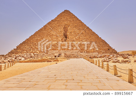 The Pyramid of Menkaure, the smallest of the three pyramids of Giza, Giza Plateau, Cairo, Egypt 89915667