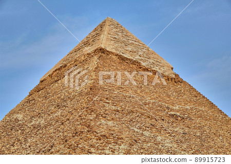 The Pyramid of Khafre (Pyramid of Chephren), the second-tallest of the Ancient Egyptian Pyramids of Giza, Giza Plateau, Cairo, Egypt 89915723