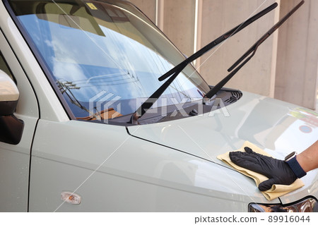 Scenery of car wash while wiping off dirt Scenery of car wash while wiping off dirt 89916044