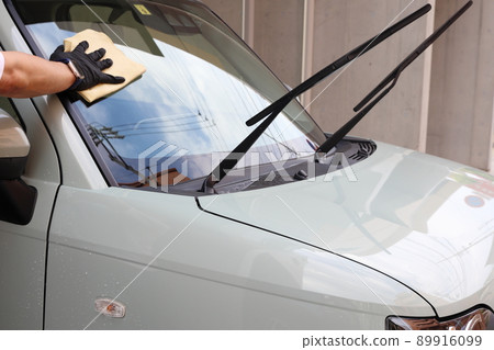 Scenery of car wash while wiping off dirt Scenery of car wash while wiping off dirt 89916099