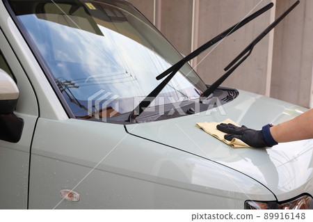 Scenery of car wash while wiping off dirt Scenery of car wash while wiping off dirt 89916148