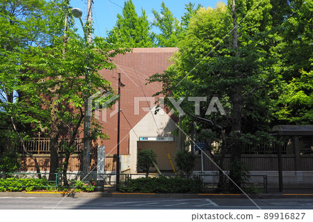 Tokyo Metro Todaimae Station 89916827