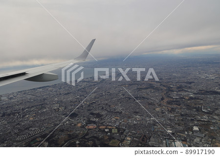 Tokyo Bay and Chiba Industrial Zone seen from an airplane (horizontal composition) Noon 89917190