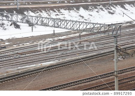 Selective electric train electrification system. Ground contact network. 89917293