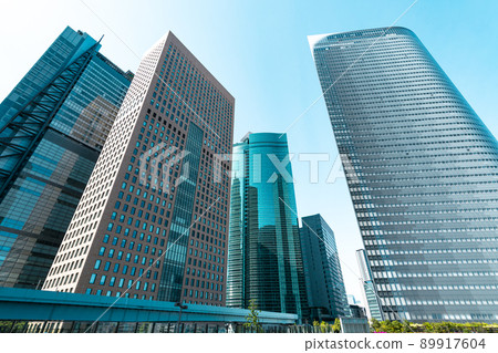 東京汐留摩天大樓街的城市景觀和城市交通 2022.04 f-3 淺色 89917604