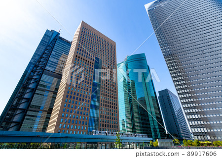 東京汐留摩天大樓街的城市景觀和城市交通 2022.04 g-1 89917606