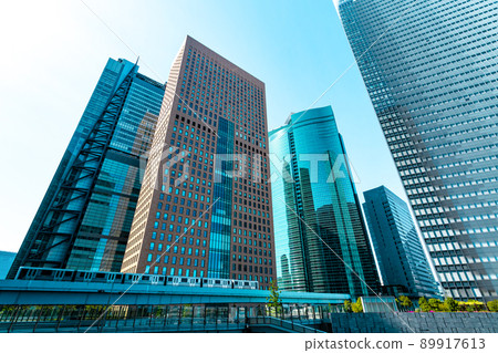 東京汐留摩天大樓街的城市景觀和城市交通 2022.04 h-3 淺色 89917613