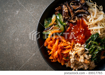Korean spicy salad with rice - traditionally Korean food, Bibimbap 89917765
