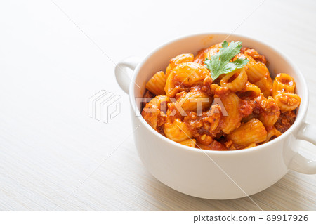 macaroni with tomatoes sauce and mince pork 89917926