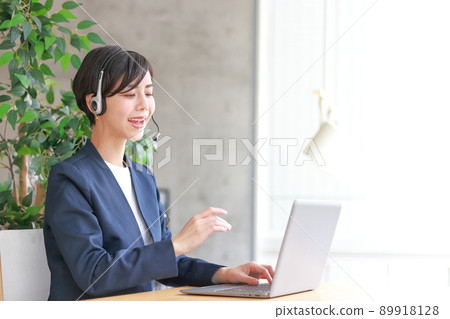 Operator _ Respond to smile _ Move to the right hand Yes 1 Operator _ Respond to smile _ Move to the right hand Yes 1 89918128