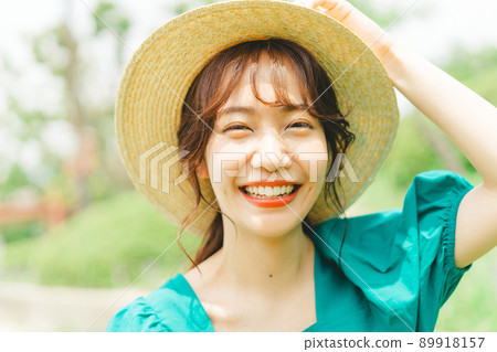 夏季女性形象 89918157