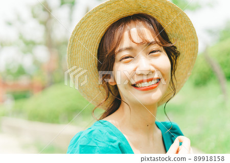 夏季女性形象 89918158