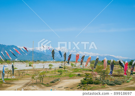Northern Alps and carp streamer [taken from Takasegawa Ohashi] 89918697