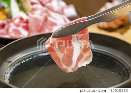 Shabu-shabu: Let the pork go through the soup stock 89919283