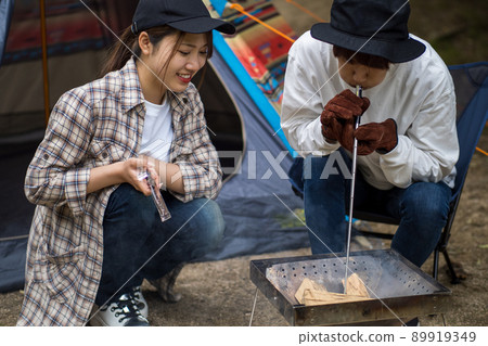 一對夫婦篝火與噴火棒 一對夫婦篝火與噴火棒 89919349