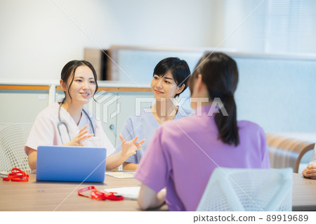 Image of medical staff Image of medical staff 89919689