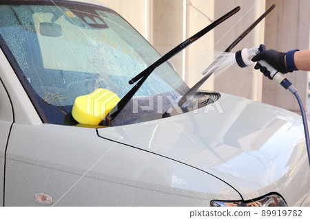 Scenery of car wash while shampooing after flushing small garbage with water 89919782