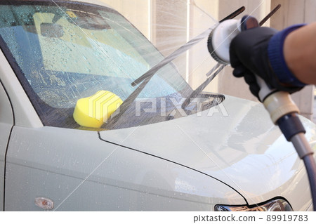 Scenery of car wash while shampooing after flushing small garbage with water 89919783