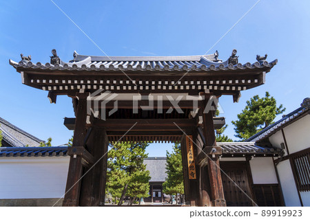 百萬邊知音寺正門清晨[京都市] 89919923