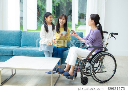 Three generation female family Three generation female family 89921373
