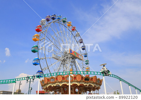 荒川遊樂園摩天輪和天空自行車和旋轉木馬 89922120