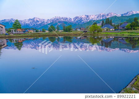 Hakuba Village, Morgenroth and Rice Field Water Mirror in early summer [Nagano Prefecture] 89922221