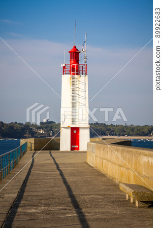 Saint-Malo lighthouse and pier, Brittany, France Saint-Malo lighthouse and pier, Brittany, France 89922683
