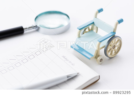 Wheelchair and checklist Wheelchair and checklist 89923295