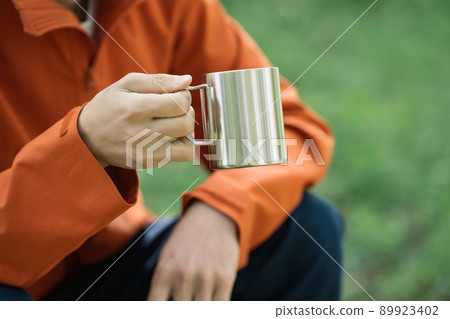 Men drinking coffee outdoors Men drinking coffee outdoors 89923402