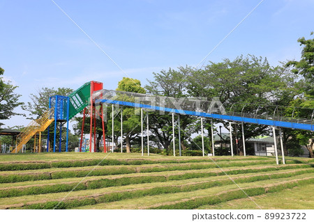 Arakawa Amusement Park, a large slide at Shibafu Square Arakawa Amusement Park, a large slide at Shibafu Square 89923722