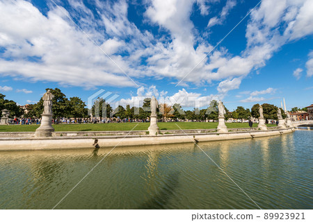 Large Town Square in Padova Downtown Veneto Italy - Prato della Valle Large Town Square in Padova Downtown Veneto Italy - Prato della Valle 89923921