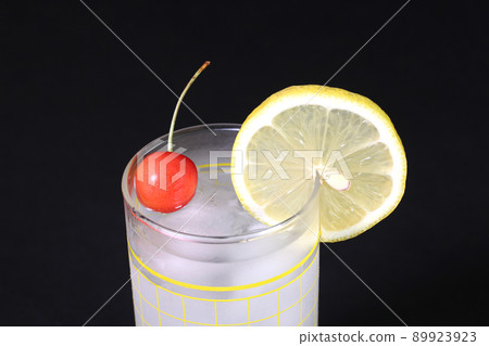 Ice water in a glass Ice water in a glass 89923923