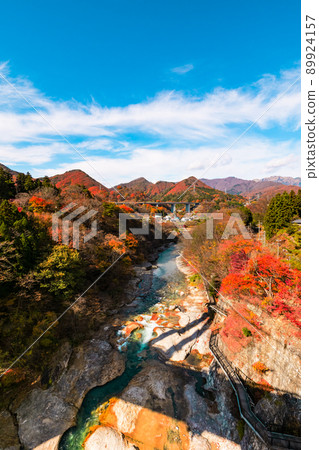 Autumn scenery from Suwakaio Bridge, Gunma Prefecture Autumn scenery from Suwakaio Bridge, Gunma Prefecture 89924157