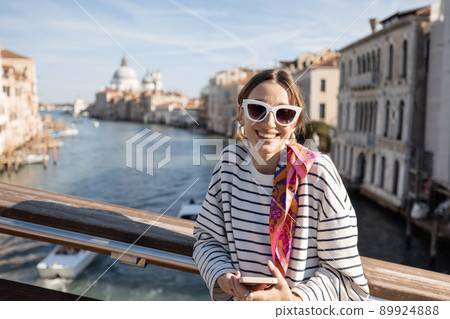 Woman traveling in Venice 89924888