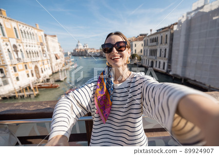 Woman traveling in Venice, Italy 89924907