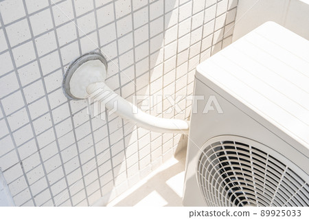 Piping connecting the air conditioner and the outdoor unit Piping connecting the air conditioner and the outdoor unit 89925033