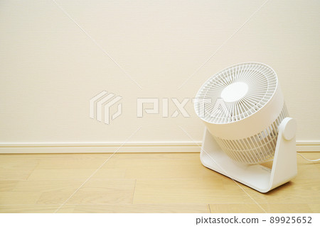 A circulator that saves electricity when used in combination with an air conditioner A circulator that saves electricity when used in combination with an air conditioner 89925652