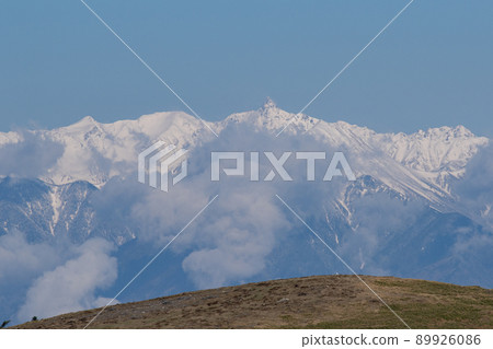 Utsukushigahara高原與在背景中的Yari山散步長野縣 89926086