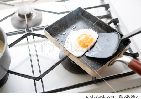 Fried egg cooking scene Fried egg cooking scene 89926669