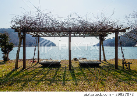 琵琶湖北端的鹽津浜綠地公園(滋賀縣長濱市) 琵琶湖北端的鹽津浜綠地公園(滋賀縣長濱市) 89927078