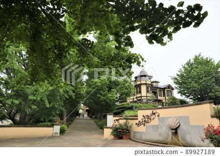 Yamate Italian Garden in May Yamate Italian Garden in May 89927189