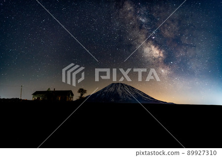 Milky Way and Yotei 89927310