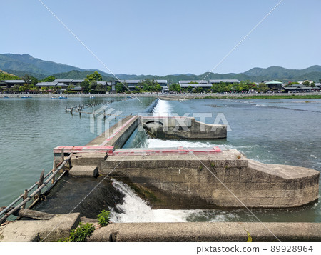 桂川上的一井水壩，流經京都的旅遊勝地嵐山 89928964