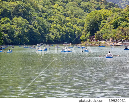 People boating in Arashiyama, a tourist attraction in Kyoto People boating in Arashiyama, a tourist attraction in Kyoto 89929081